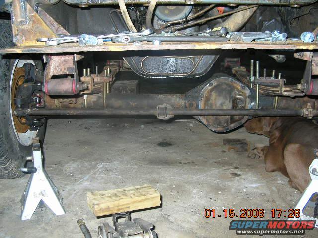 truck-023.jpg Seemore is sittin on his new axle now. All he needs is brake lines and steering and a few odd & ends. 