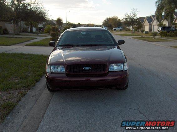 Maroon 2004 Ford Crown Victoria front view