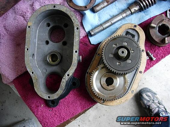 dscn0014.jpg shot of the transfer gears, you can also see the worm gear.