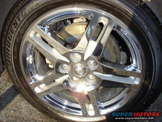 Chrome wheel with Bridgestone tire and a center cap logo