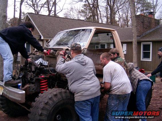 f250-cab-on-bronco-frame-058.jpg anothe rangle of setting on blocks and bushings