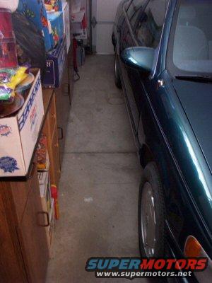 side2.jpg Very little room on this side. Don't let the picture fool you! I can barely get the door open wide enough to get in!