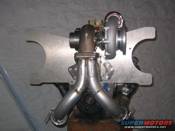 Turbocharger and exhaust manifold mounted on an engine block