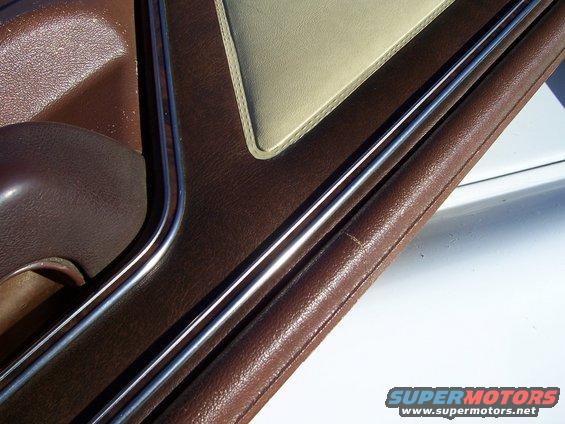 lariat-04.jpg Small crack