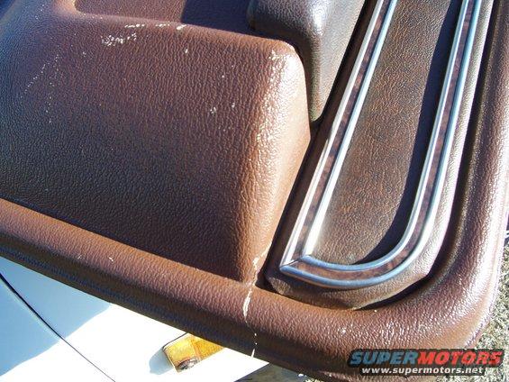 lariat-05.jpg Small crack