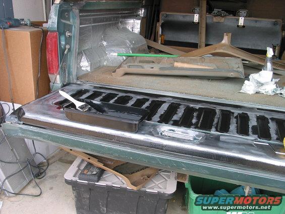 sound-deadening-015.jpg Cutting in the edges