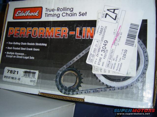 Edelbrock Performer-Link timing chain set box with visible chain and gears