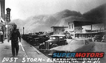 Dust storm engulfs parked cars on a street, obscuring visibility