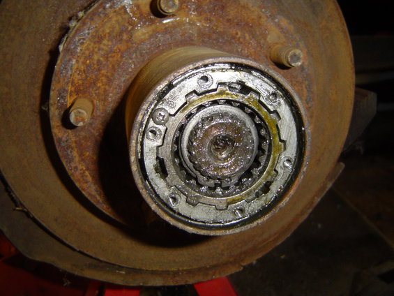 Manual hub off