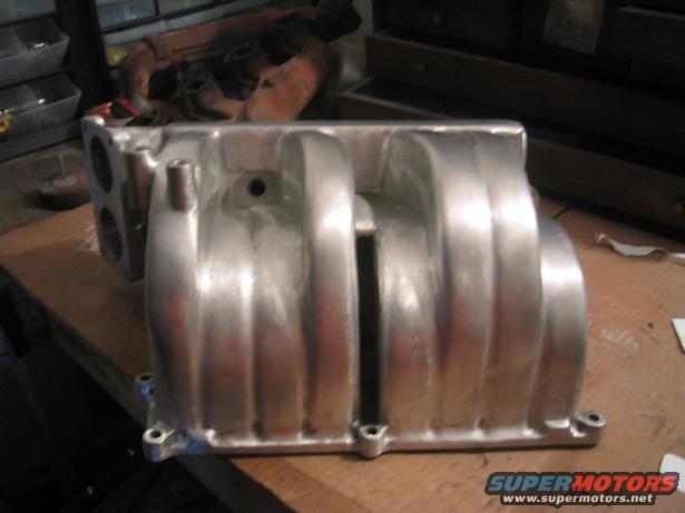 Aluminum intake manifold with ribbed runners