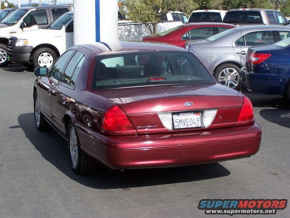 Red 2005 Ford Crown Victoria rear view with license plate 5MVE049