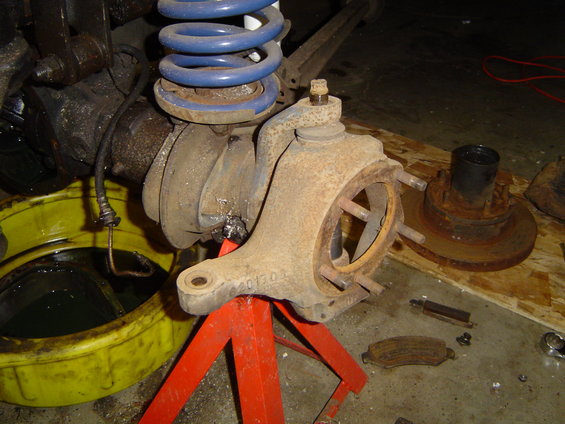Tore it down further, I need the 5 lug knucles for something else ^^