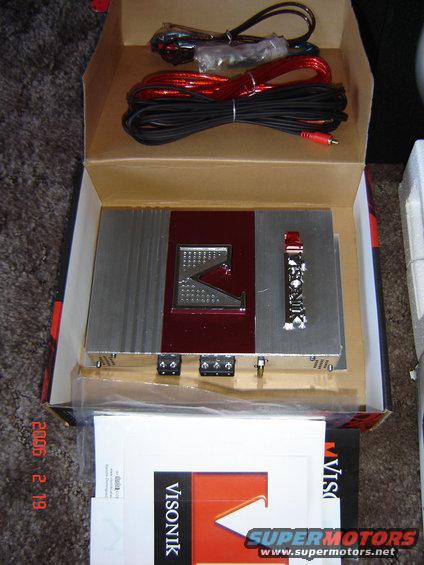 amp-with-wiring-kit.jpg 