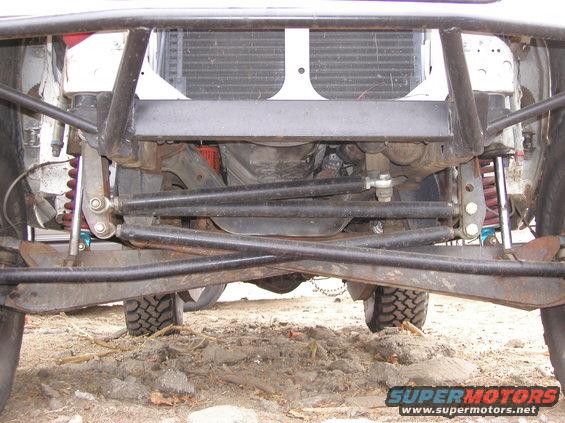 Front suspension and radiator of an off-road vehicle with a roll cage