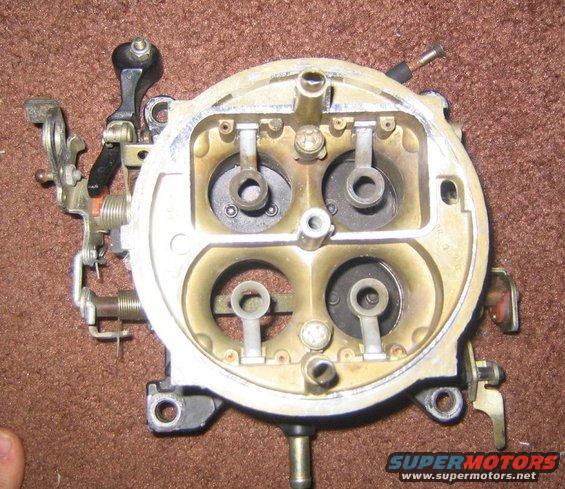 Carburetor with four barrels and linkage