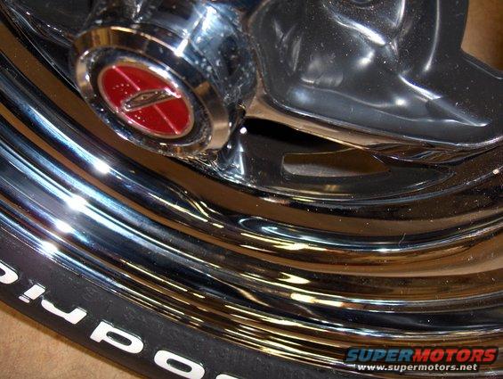 hpim0305.jpg The specs are dust on the rims from my garage, but the deep chrome is excellent. Rim size is 15X7 with 4.5 backspacing. Tire size is 255/60-15