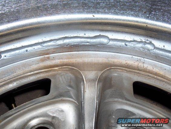 hpim0299.jpg Some more chitty welds. I called Summit, and even though Roger at Summit was a condescending a**hole, he did say he would have UPS pick up this tire and send me a another, balanced, and ready. We will see...