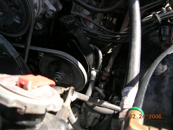 dscn0868.jpg front shot of pump...was the belt was tightened up...pump seemed to end up straight up and down.