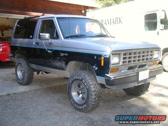 1987 Ford Bronco II, 3q-front view, silver and black two-tone paint, off-road tires