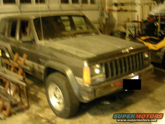 1987 Jeep Cherokee 3q-front view in garage