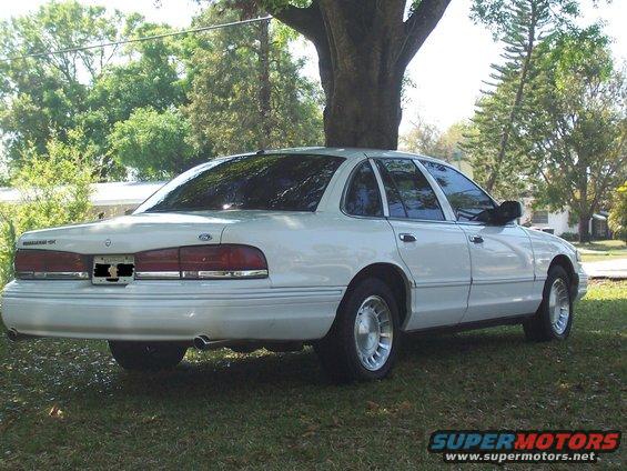 White 1997 Ford Crown Victoria, rear view