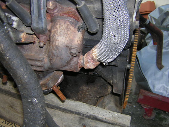 Engine exhaust manifold with rusted flex pipe connection