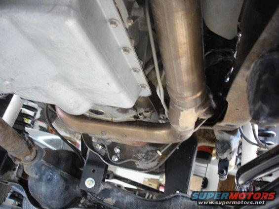 bronco-023.jpg Bassani Y-pipe w/ high flow cat.