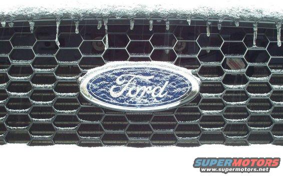 winter-feb03-emblem.jpg Old pics taken back when the Vic was a daily driver.