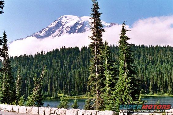 a-cooltripeight.jpg Mt Rainier & reflection Lake