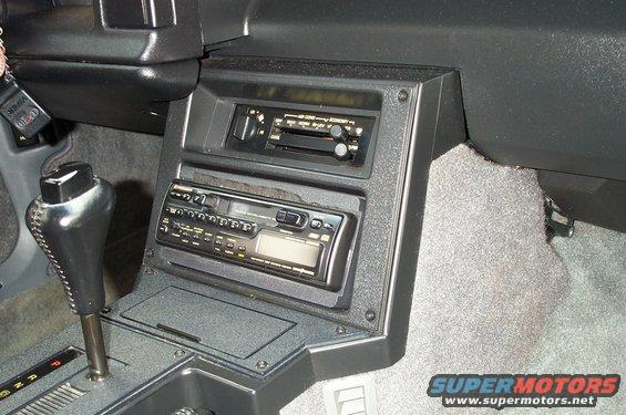 Detachable face AM/FM/Cassette/CD changer controller.