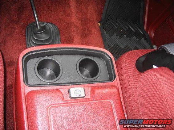 console.jpg Deep cup holders
