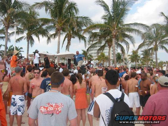 img_1525.jpg This guy was in the booty shaking contest