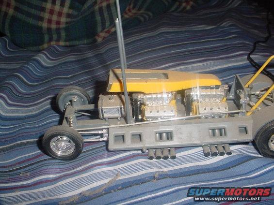 Model car chassis with dual engines and exhaust pipes