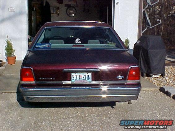 Maroon 1991 Ford Crown Victoria LTD rear view with license plate 933-ZHN