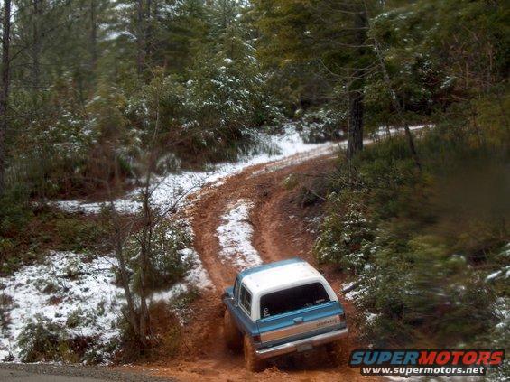 jeep-run-mar.-055.jpg Slingin some mud.