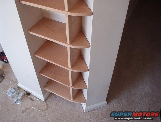 05test.jpg Since the vertical support was the obvious design, & a natural divider, the otherwise useless curved sections will be curio shelves.  My g/f is happy about that...