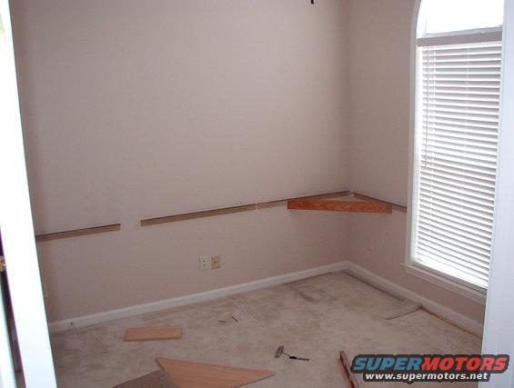 20braces.jpg The angles are painted, and I'm beginning permanent assembly.