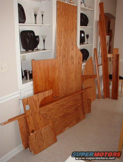 19stain.jpg Yes, it smells.

That's my collection of Mikasa Opus Black china & Vogue Black stemware in the background.