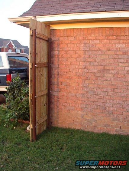 15.jpg The little part.  I might brace it onto the house later.