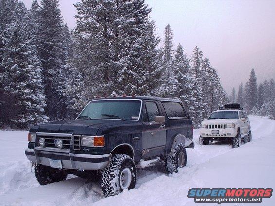 p3200090.jpg Bronco leading the Jeep... just how it was always meant to be