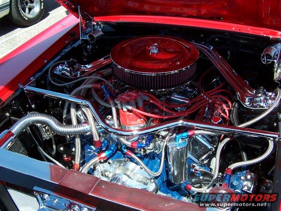 000_0170.jpg Some Mustang's engine.