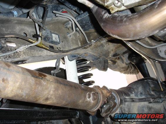 bronco-037.jpg Front breather line and the T fitting that goes up to the engine compartment.