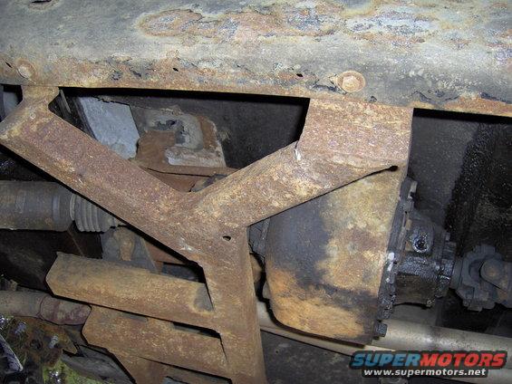 Rusty frame and differential underside of a vehicle