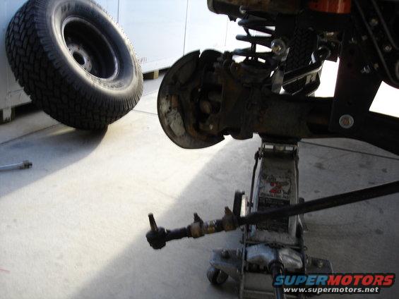 bronco-002.jpg Passenger side appart

With the 6" lift and drop pitman arm which only really drops 3". The TRE angles were still pretty bad. So I decided to do a knucle under which gives aproximately 3" also. 