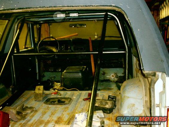 31-march-2006-roll-cage-008.jpg Roll cage coming along