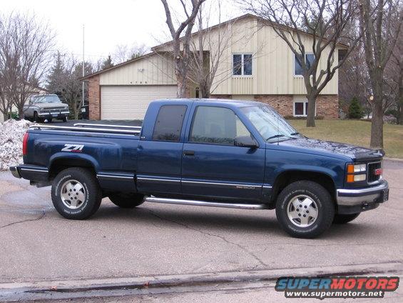 awww the ext cab stepisde, rare!

nerf bars, tinted rear windows soon to be all tinted though!!