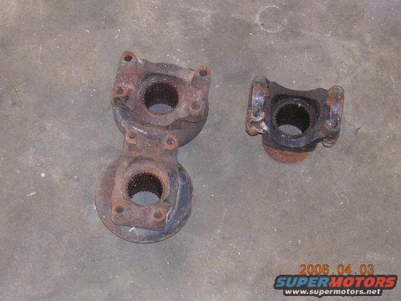 dscn1272.jpg Dodge Divorced NP205 yokes (32 spline?)