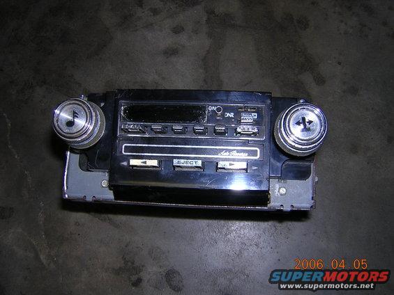 radio-closeup.jpg radio close up
