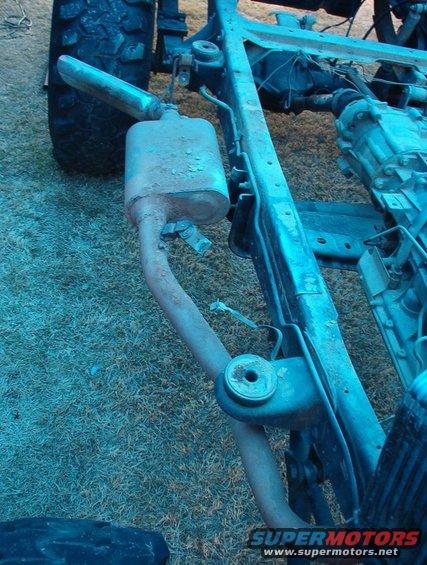 Exhaust pipe and muffler attached to vehicle frame