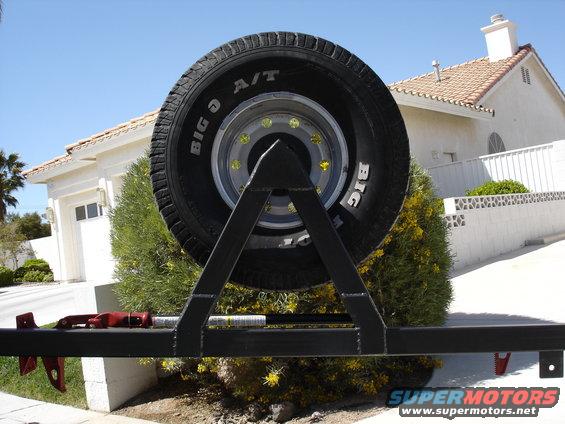 bronco-048.jpg Backside of tire carrier. Gusseted with 3/16 sheet metal at critical areas.